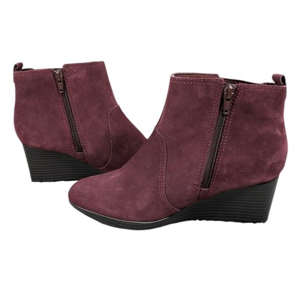 Clarks Crystal Quartz Suede Wedge Boots EUC Size 7W S2903 - Picture 8 of 12